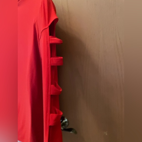 ⬇️ $39 ⬇️Marallis Collection Med Red Cold Shoulder Jersey long sleeved top. NWT. - Picture 5 of 14